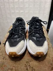 アンダーアーマー スニーカー ブラック/アイボリー