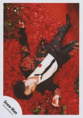 【中古】生写真(STARTO) Snow Man/宮舘涼太/横型・全身/アルバム「THE BEST 2020 - 2025」MV＆ジャケ写オフショット/公式生写真