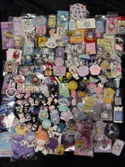 サンリオ　缶バッジ　ラバーストラップ　アクリルスタンド　キーホルダー等　ハローキティ マイメロディ クロミ シナモロール ポムポムプリン ポチャッコ ハンギョドン バッドばつ丸 タキシードサム けろけろけろっぴ リトルツインスターズ　約160点大量まとめ売り