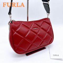 FURLA レッド ショルダーバッグ ナイロンキルティング - メルカリ