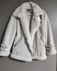 アイボリー色 人造ムートン (冬ジャケット 冬ファーコート ファージャケット スウェードジャケット)