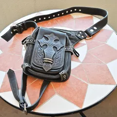 レッグベルト付バッグクロススタッズ　バイカーズ&ライダーズ　本革3wayバッグ　ヨーロピアン、アメリカンバイクの貴方へ！