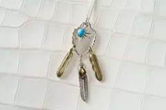 魂を纏うシルバーアクセサリー｜フェザー×ターコイズが導く上質インディアンジュエリー調ネックレス