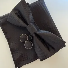 ④-5  蝶ネクタイ　ポケットチーフ　カフス3点セット