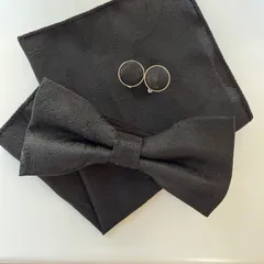 ④-9  蝶ネクタイ　ポケットチーフ　カフス3点セット