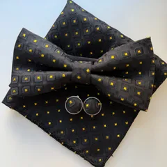 ④-16  蝶ネクタイ　ポケットチーフ　カフス3点セット
