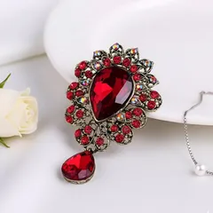 ブローチ 宝石 クリスタル ラインストーン 胸 赤 結婚式 ギフト プレゼント 記念日 パーティ イベント バッヂ ピン 冠婚葬祭 レッド 涙型 送料無料