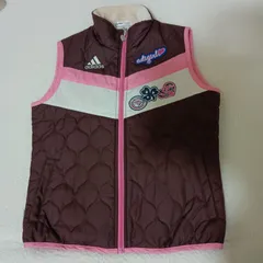 【adidas アディダス】キッズ 中綿ダウンベスト / 前面ロゴプリント 130cm ピンク 白 バーガンディ