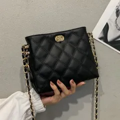 ショルダーバッグ　ショルダー　キルティングバッグ　フェイクレザー　ブラック　黒かばん　シンプルデザイン　ゴールドチェーン ショルダーフェイクレザー PUレザー  スーツ 肩掛け 斜めかけ シンプル レザー調 オシャレ レディース カジュアル 女性