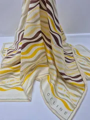 【used品】CELINEレディーススカーフ スモールサイズ タグなし 大判ハンカチーフ