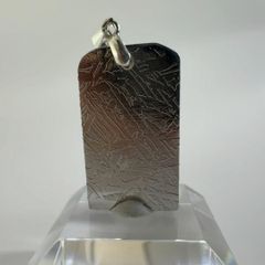 み*ん様 隕石 鉄隕石　アルタイ隕石　ナチュラル　原石　重さ約100ｇ 立て付き アルタイ隕石 立方体 標本 103.8g メテオライト 隕石 - メルカリ