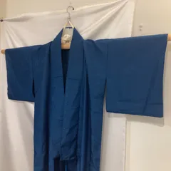 着物　:  鮮青色　ブルー系　波柄　色無地風　シンプル　キレイめ　小さめ　シワあり　1208E