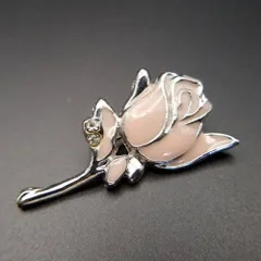 薔薇の花 ベビーピンク エナメル装飾 ヴィンテージ フラワー ブローチ レトロ 上品 ワンポイント 小さめ ラペルピン Y5-E