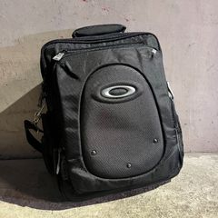 Oakley ジオメトリックパターン リュック - メルカリ