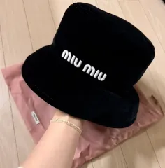 2025年最新】miumiu キャップ ベロアの人気アイテム - メルカリ