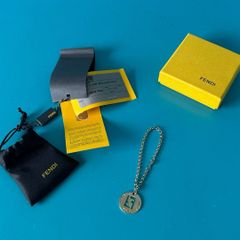 新品未使用・箱袋付】FENDI フェンディ 携帯ストラップ チャーム 黒×金