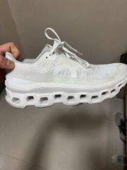 オン ランニングシューズ クラウドMONSTER 270