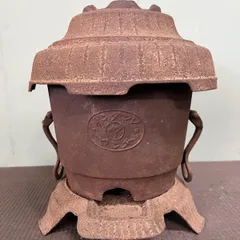 昭和レトロ 古いストーブ 円形 赤×ベージュ 旧家 山小屋 養蚕 暖房に