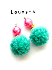 3578ピンク エメラルドグリーン ファーピアス 樹脂ピアス