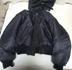 2025年最新】BALENCIAGA ダウンジャケットの人気アイテム - メルカリ