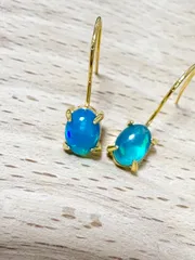 ブルーカラーオパールの幻想ピアス　SILVER925×18KGP仕上げ　天然石　つけっぱなし