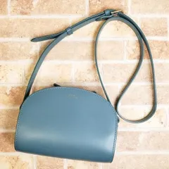 アーペーセー A.P.C. ☆ ハーフムーン レザー ミニ ショルダーバッグ ブルー系