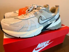 ナイキ V2K ラン ライト オアウッド ブラウン 295mm