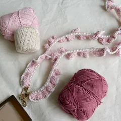 パール×毛糸のスマホショルダー 【ピンク×ホワイトラメ】