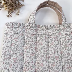 Basket of Daisy　リバティ　フリルキルト　レッスンバッグ　メドウテイルズ　茶色　　入園　入学　大人も　サブバッグ　絵本バッグ