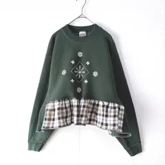 古着リメイクスウェット　雪刺繍　裏起毛トレーナー　チェック柄フリル　異素材ミックス　ドッキング　グリーン　緑　ゆったり幅　レディーストップス　冬