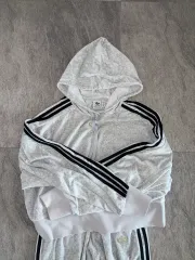 アディダス ツアーベルベット WHO Tシャツ トレーナー セット