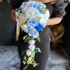 白バラ×ブルー濃淡キャスケードブーケ☆ブートニア