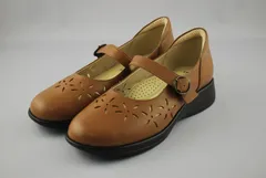 ✨新品/美品✨ 5E本革 パンチングコンフォートシューズ（日本製）