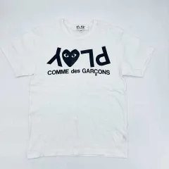 PLAY COMME des GARCONS　プレイコムデギャルソン　反転ロゴ黒ハート半袖Tシャツ　ホワイト　Mサイズ　□〇☆