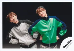 【中古】生写真(STARTO) Snow Man/渡辺翔太・向井康二/横型・上半身/アルバム「RAYS」MVオフショット/公式生写真