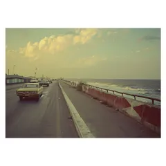 【A4サイズ（約21x30cm）】【lh-poster-3523】【フレーム付き】海岸線 マッスルカー ノスタルジック レトロ 古い 海系 サーフ ポスター 波 ビーチ 海岸 オーシャン ブルー 景色 サーフィン インテリア アート