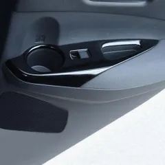 送料無料 21年式トヨタカローラCROSS 右ハンドル ガラススイッチパネル 内装パネル 4点セット 炭素繊維調 光沢ブラック 運転席周りアクセサリーCYB85週末セール