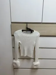 ザラ ファー Tシャツ