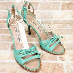 Manolo Blahnik ビジュー付きサンダル神崎めぐみドゥロワー 翁安芸 Manolo Blahnik ビジュー付きサンダル神崎めぐみドゥロワー 翁安芸