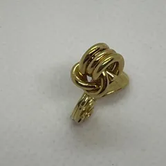 ゴールドカラー　 結びデザイン イヤリング 上品 アクセサリー