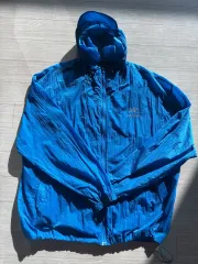 青色ウィンドブレーカー出品