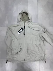 オークリー ウィンドブレーカー