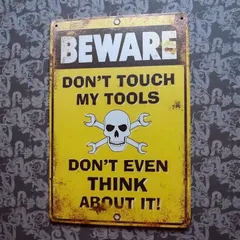 BEWARE ブリキ看板 20×30cm／アメリカンガレージ ヴィンテージサイン／工具×スカルデザイン／アメカジ雑貨