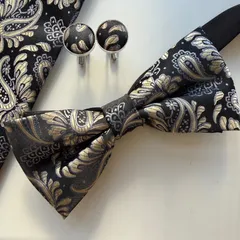 ⑤-3  蝶ネクタイ　ポケットチーフ　カフス3点セット