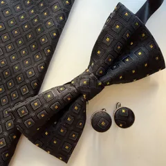 ⑤-4 蝶ネクタイ　ポケットチーフ　カフス3点セット