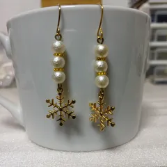 ☆300円ピアス 47. コットンパール風/雪の結晶