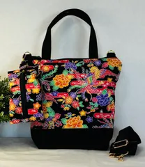 【裁縫ストア・ボヌール】大人かわいい　和柄　沖縄 紅型風 黒色 鳳鳥柄　デニム生地ブラック　トートバッグ(ファスナー付き)　ぷっくりミニポーチ　ショルダーバッグ　 ハンドメイド/ №500-705