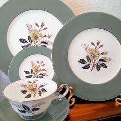 美品 ☆ ウェッジウッド エンボス クイーンズウェア クリーム シェル