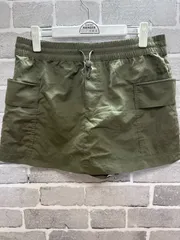 【B1-30】◇ZARA    サイズM   ショートパンツ　カーキ　無地