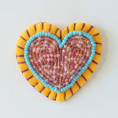 大きいハートビーズブローチ.２